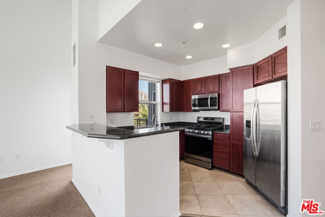 2 bd, 2 ba Condo in Playa Vista, CA — $4,595/mo — photo 2