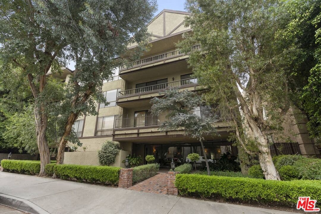 2 bd, 3 ba Condo in West Hollywood, CA — $6,400/mo — photo 1
