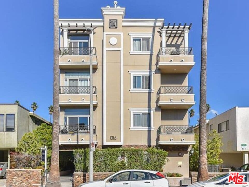 3 bd, 4 ba Condo in Los Angeles, CA — $5,290/mo — photo 2