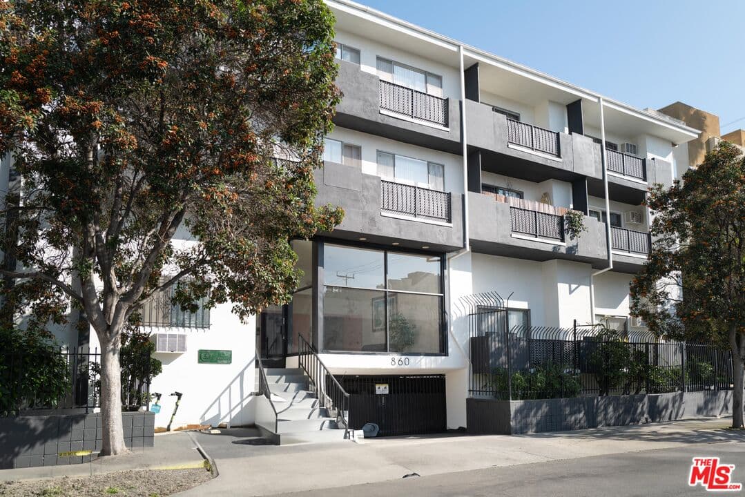 1 bd, 1 ba Apartment in Los Angeles, CA — $2,200/mo — photo 1