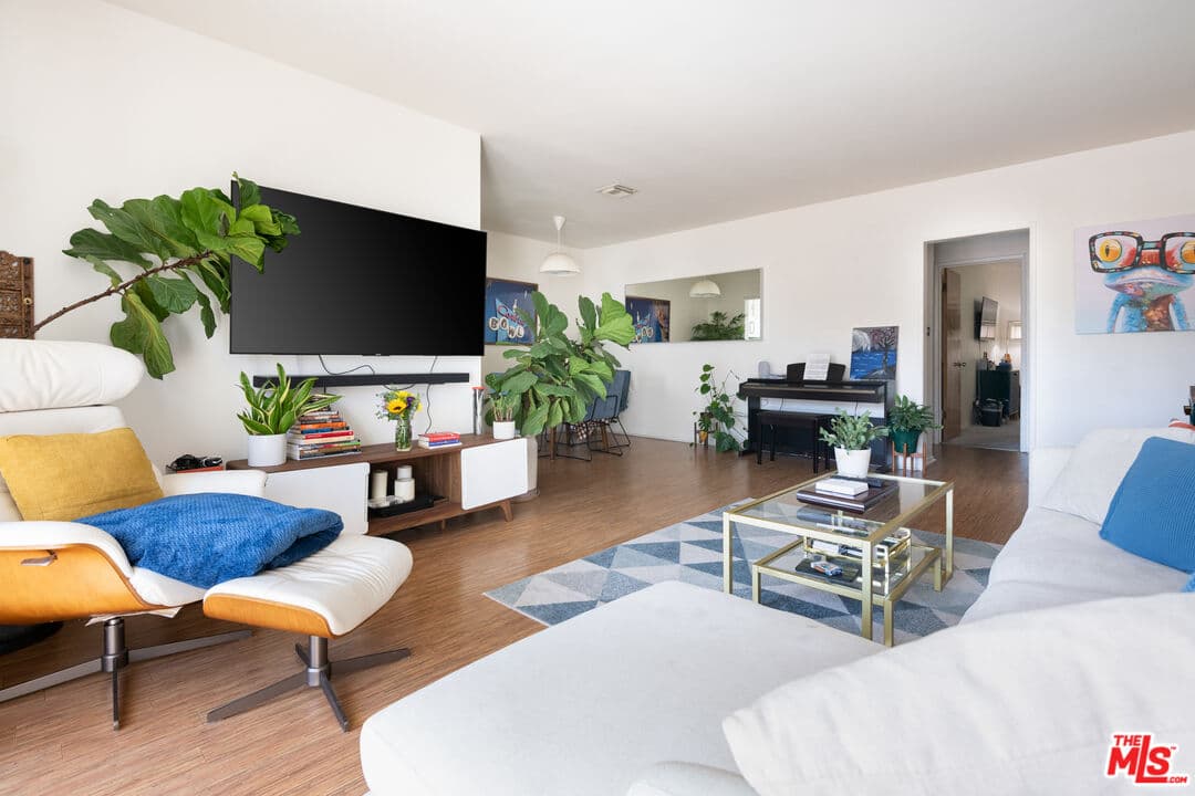 2 bd, 2 ba Condo in West Hollywood, CA — $3,500/mo — photo 2