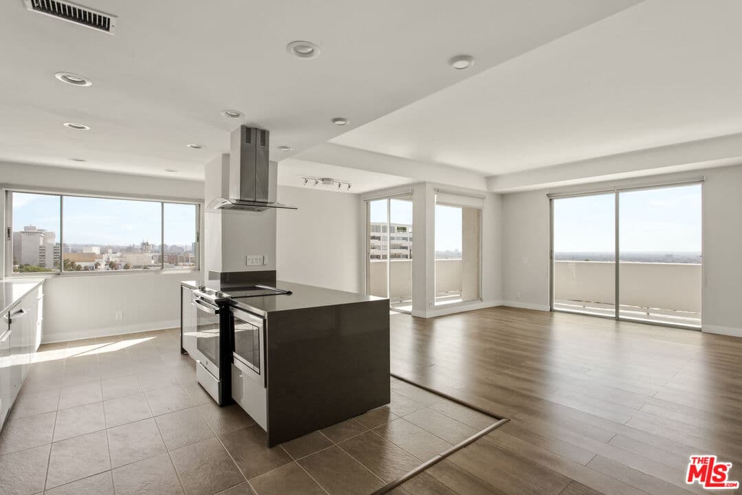 2 bd, 2 ba Condo in Los Angeles, CA — $4,750/mo — photo 1