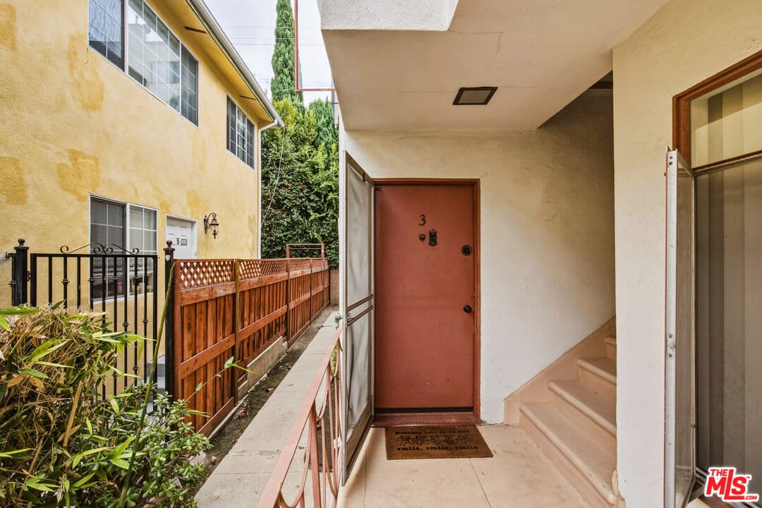 2 bd, 1 ba Apartment in Los Angeles, CA — $2,700/mo — photo 2