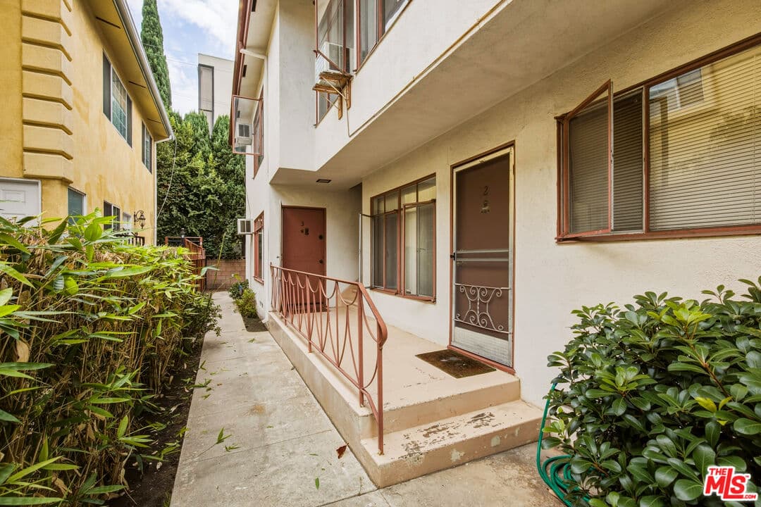 2 bd, 1 ba Apartment in Los Angeles, CA — $2,700/mo — photo 1
