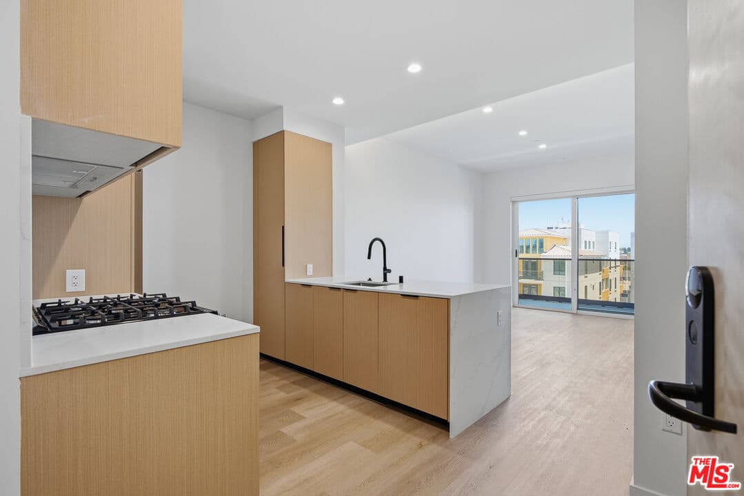 1 bd, 1 ba Apartment in Los Angeles, CA — $4,295/mo — photo 1