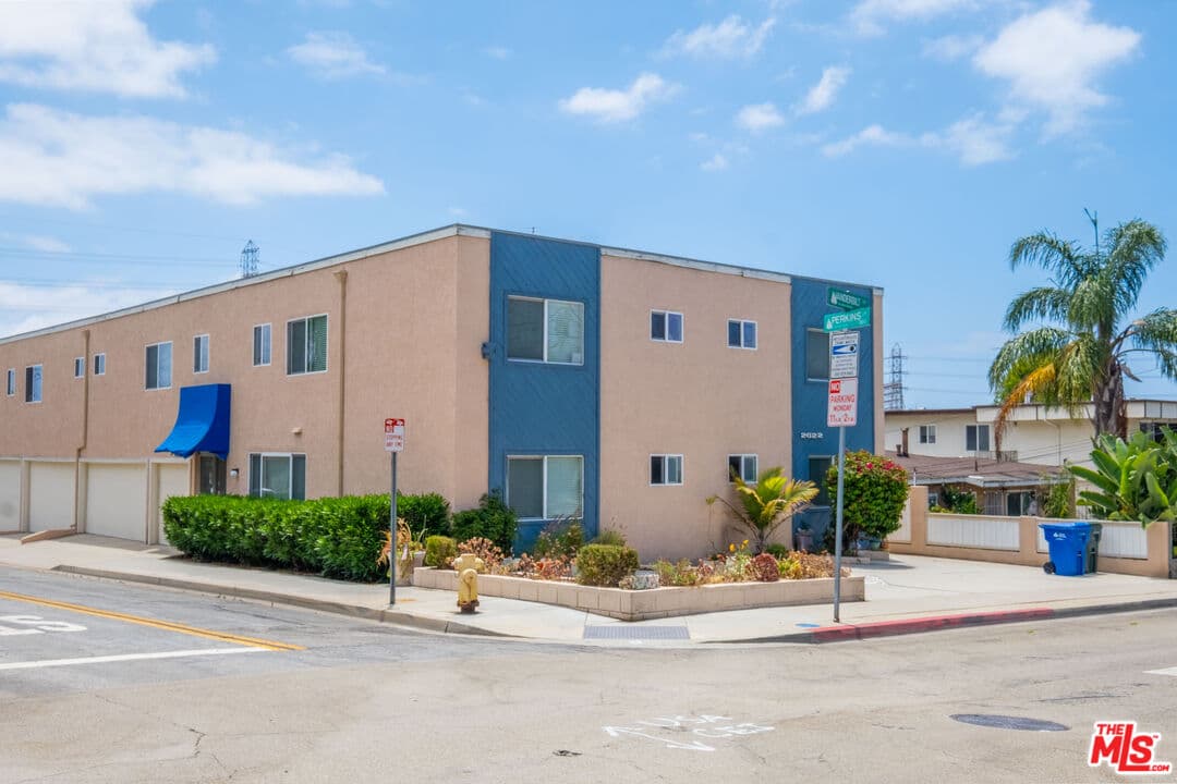 1 bd, 1 ba Apartment in Redondo Beach, CA — $2,495/mo — photo 2