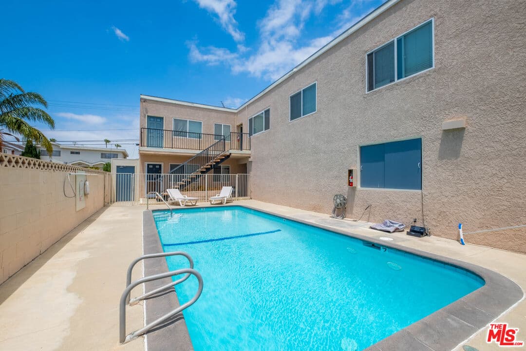 1BR Apartment in Redondo Beach — $2,495/mo