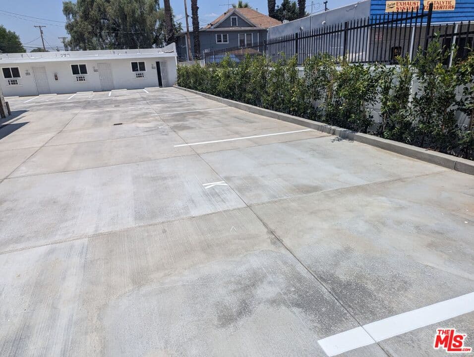 Studio, 1 ba House in Riverside, CA — $1,525/mo — photo 2