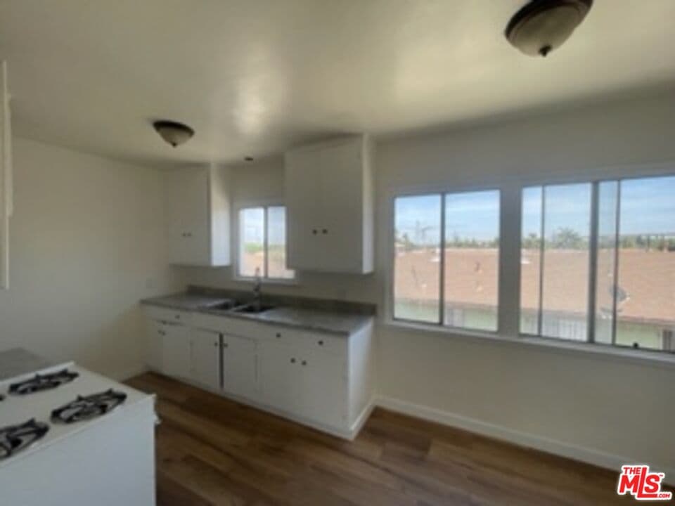 2 bd, 1 ba Apartment in Los Angeles, CA — $2,450/mo — photo 2