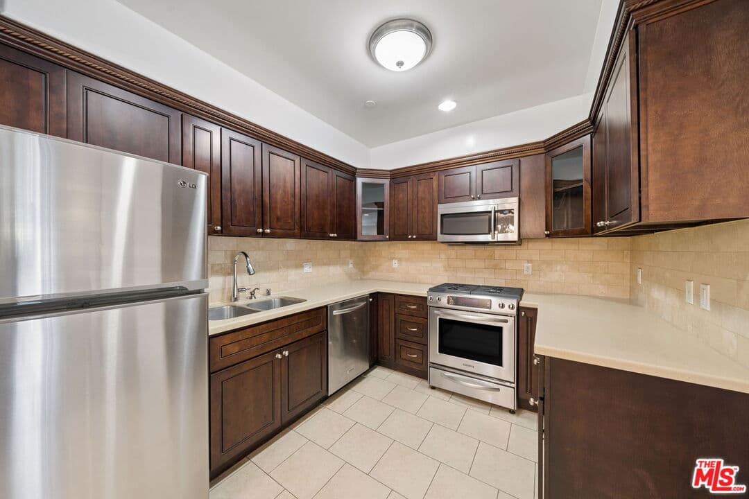 2 bd, 3 ba Apartment in Studio City, CA — $3,995/mo — photo 2