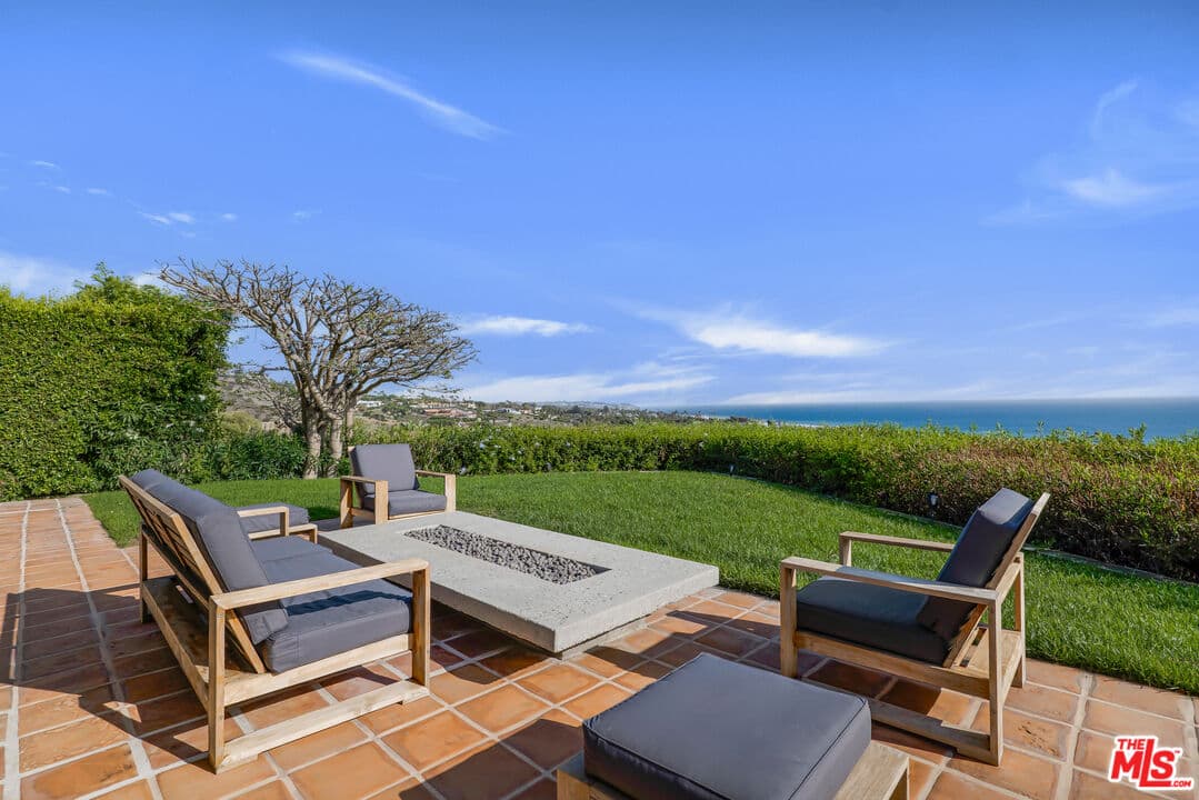3 bd, 3 ba Townhouse in Malibu, CA — $15,000/mo — photo 1