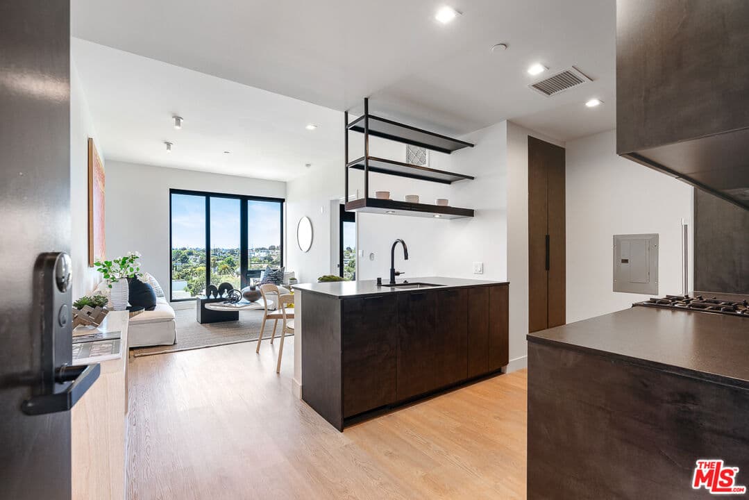 1 bd, 1 ba Apartment in Los Angeles, CA — $3,795/mo — photo 2