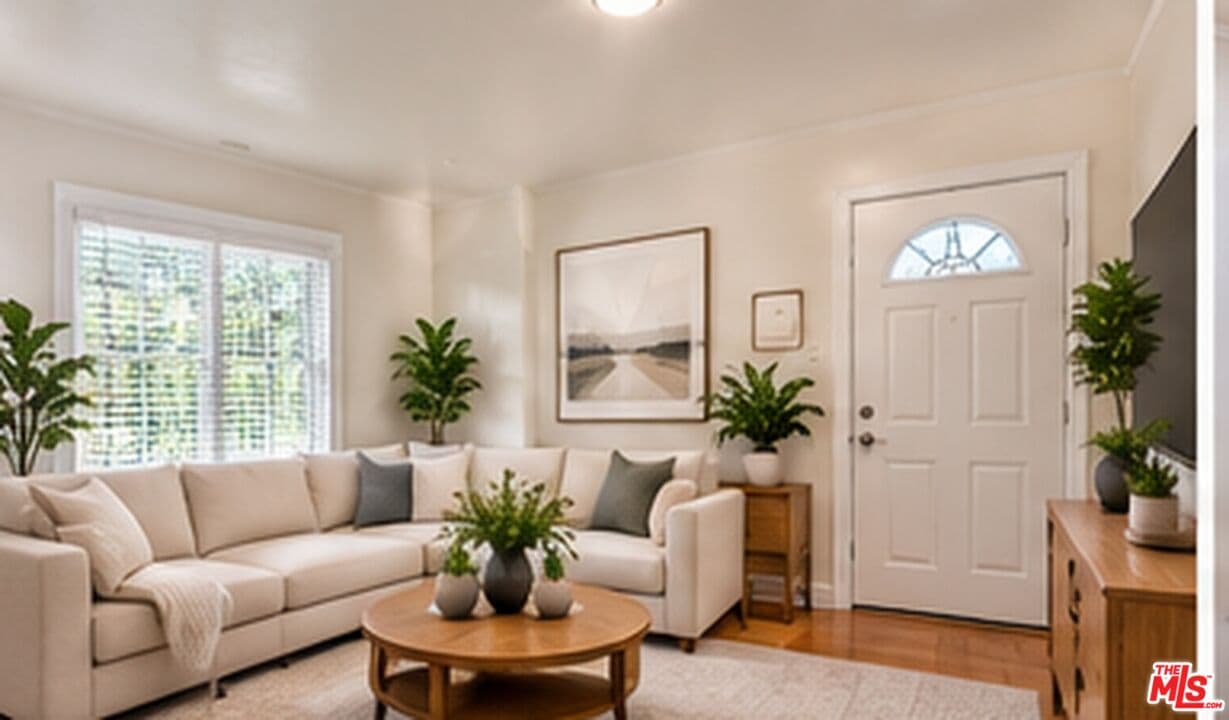 3 bd, 2 ba Apartment in Los Angeles, CA — $4,250/mo — photo 1