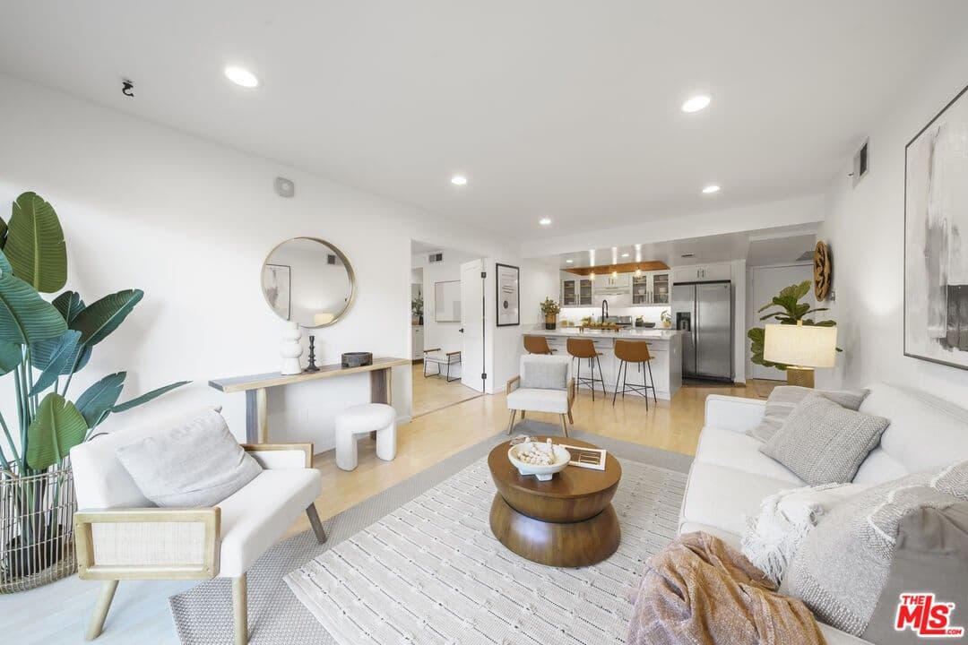 2 bd, 2 ba Condo in Los Angeles, CA — $3,175/mo — photo 1