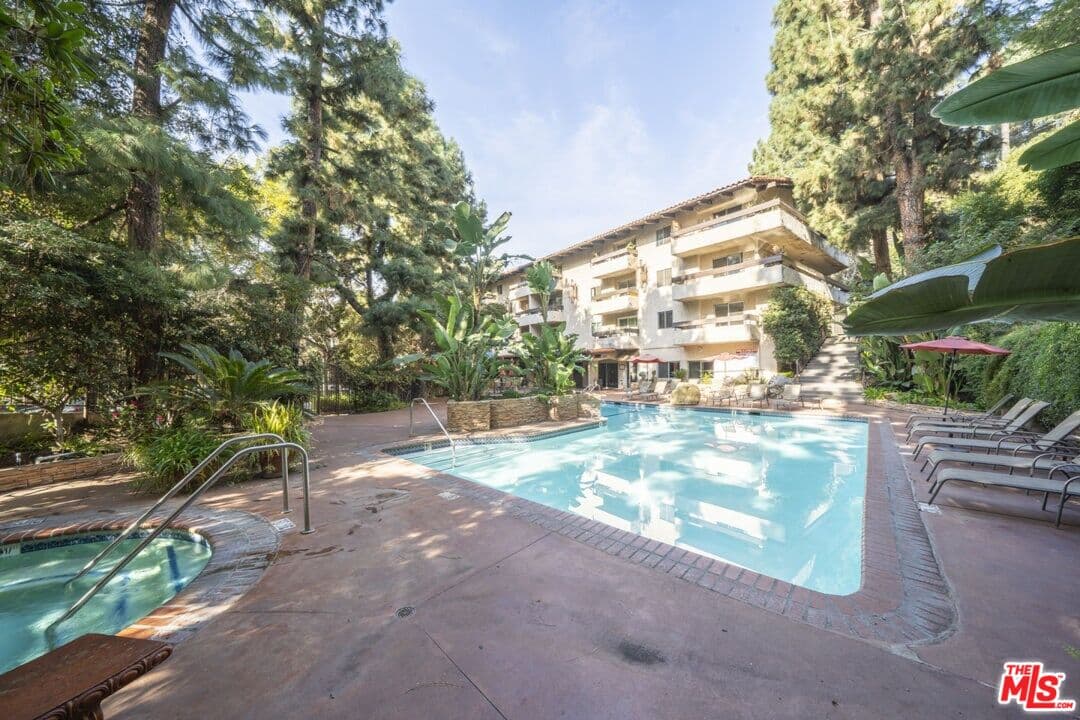 2 bd, 2 ba Condo in Los Angeles, CA — $3,175/mo — photo 2