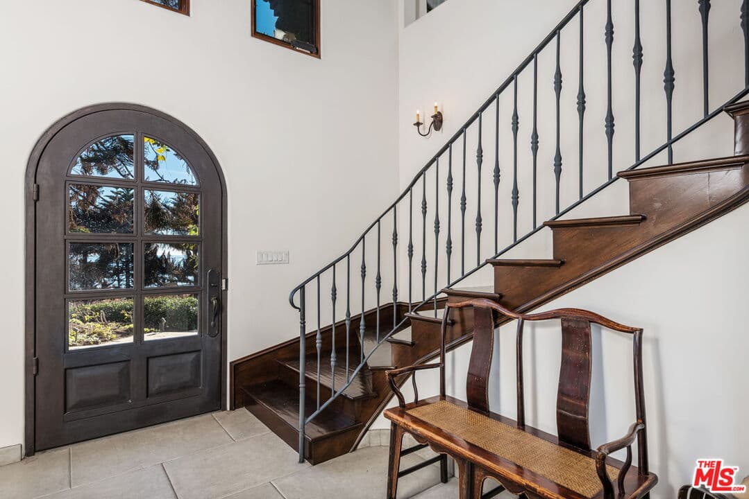 3 bd, 3 ba House in Malibu, CA — $14,500/mo — photo 2