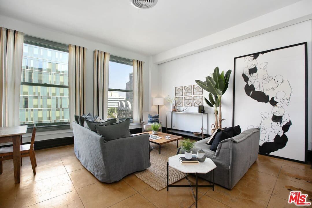1 bd, 1 ba Condo in Los Angeles, CA — $2,200/mo — photo 1