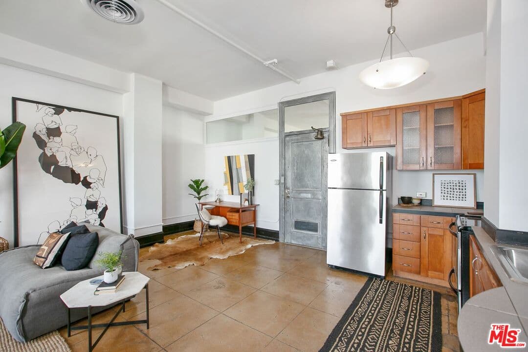 1 bd, 1 ba Condo in Los Angeles, CA — $2,200/mo — photo 2