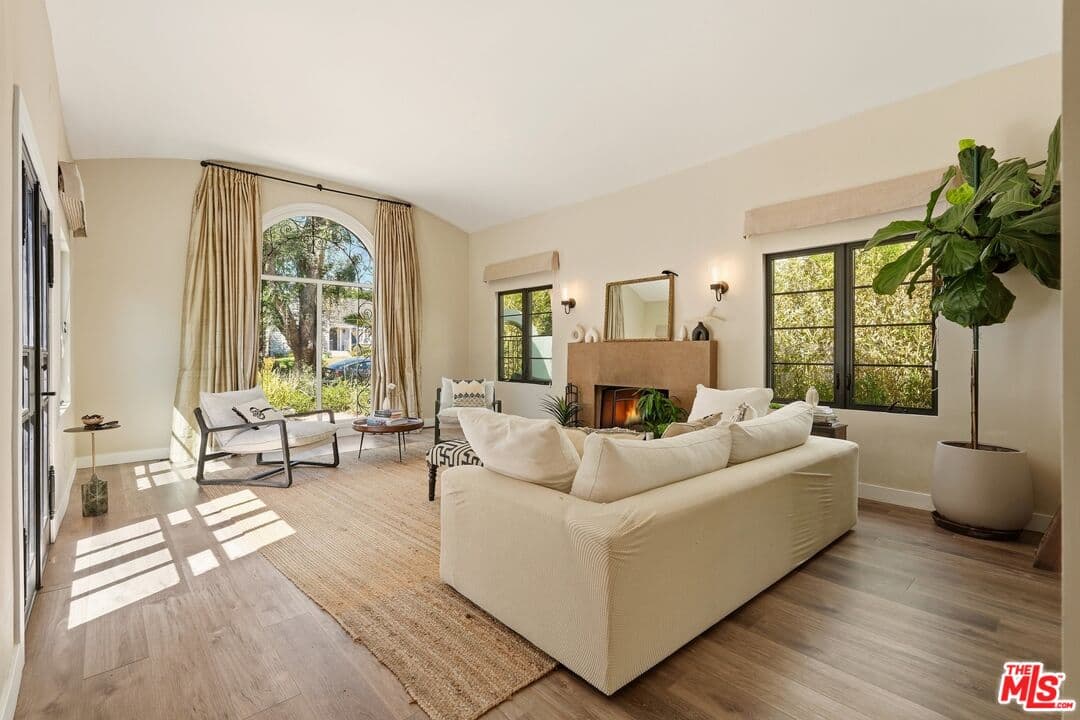 3 bd, 3 ba House in Los Angeles, CA — $9,800/mo — photo 2