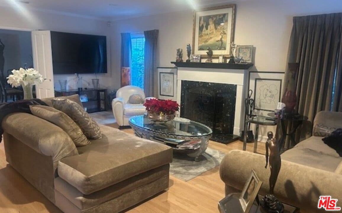 4 bd, 3 ba House in Beverly Hills, CA — $12,500/mo — photo 2