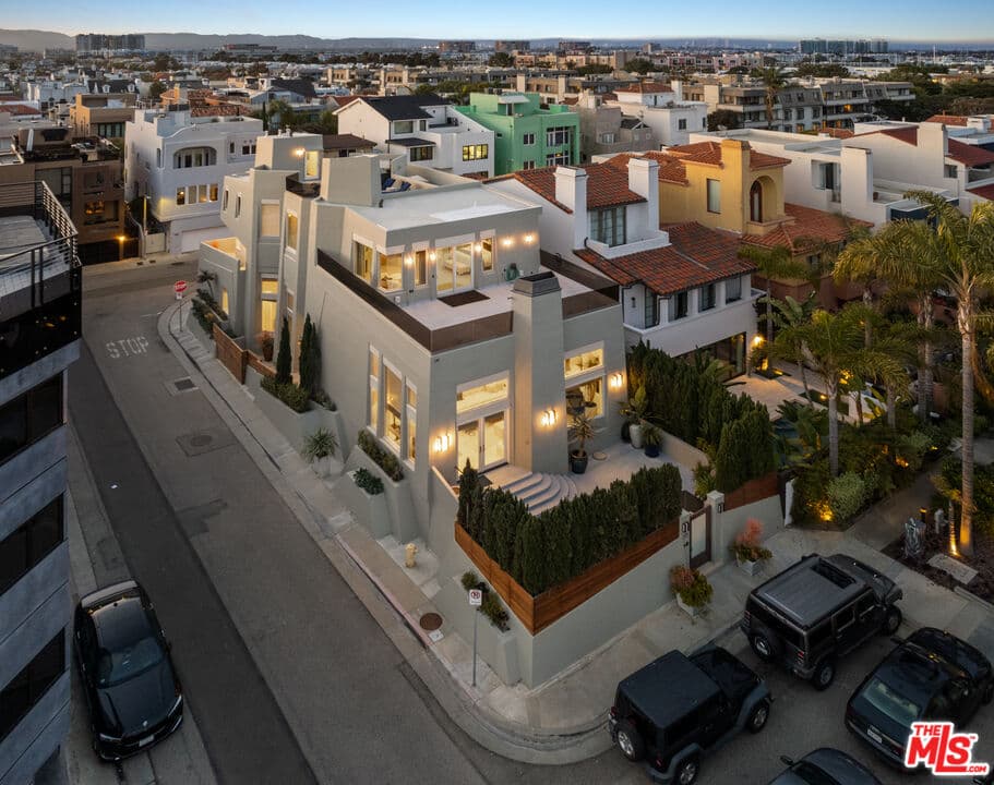 5 bd, 6 ba House in Marina Del Rey, CA — $19,500/mo — photo 1
