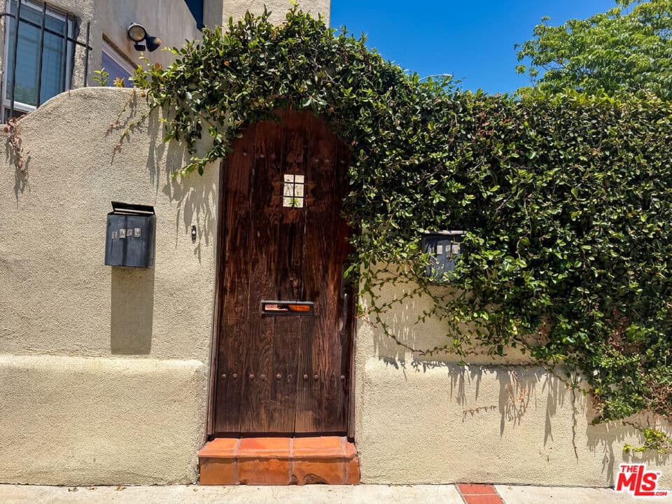 2 bd, 1 ba Apartment in Los Angeles, CA — $3,500/mo — photo 2