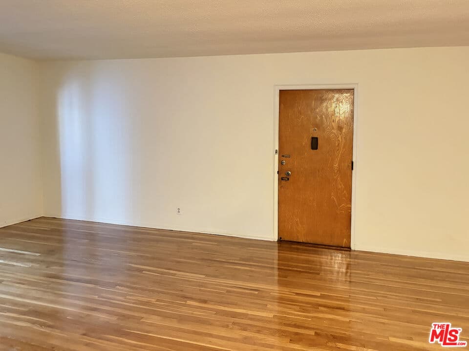 1 bd, 1 ba Townhouse in Los Angeles, CA — $2,000/mo — photo 1