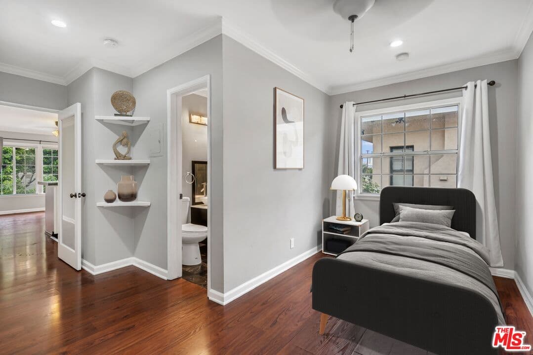 2 bd, 1 ba Townhouse in Los Angeles, CA — $1,900/mo — photo 2