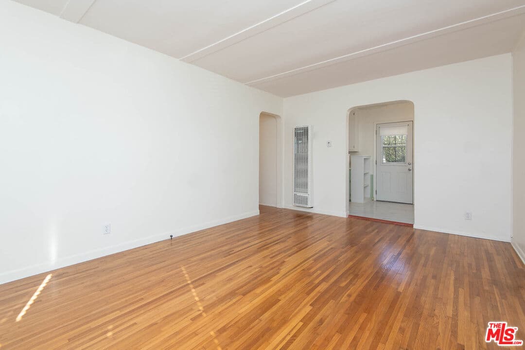 1 bd, 1 ba Townhouse in Los Angeles, CA — $2,250/mo — photo 2