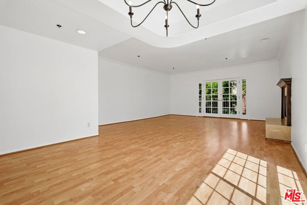 2 bd, 3 ba Condo in Los Angeles, CA — $4,250/mo — photo 2