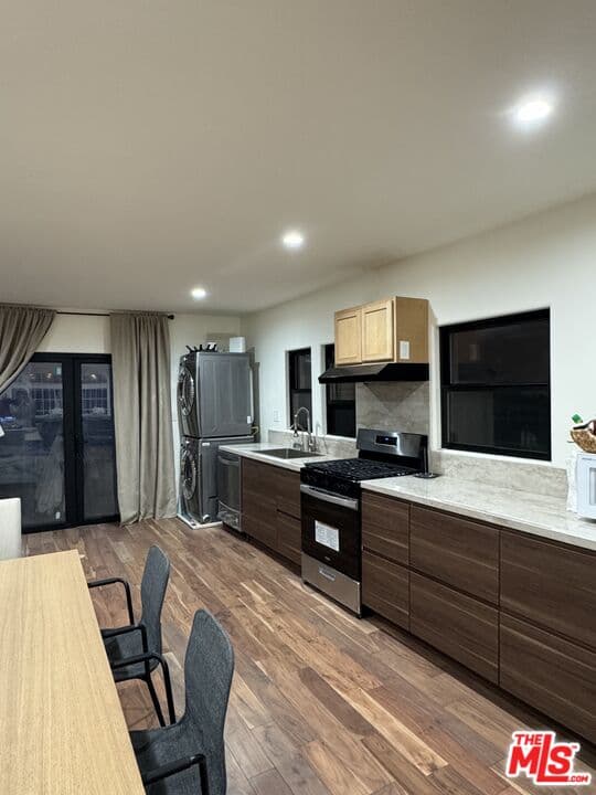 3 bd, 2 ba House in Los Angeles, CA — $9,500/mo — photo 2