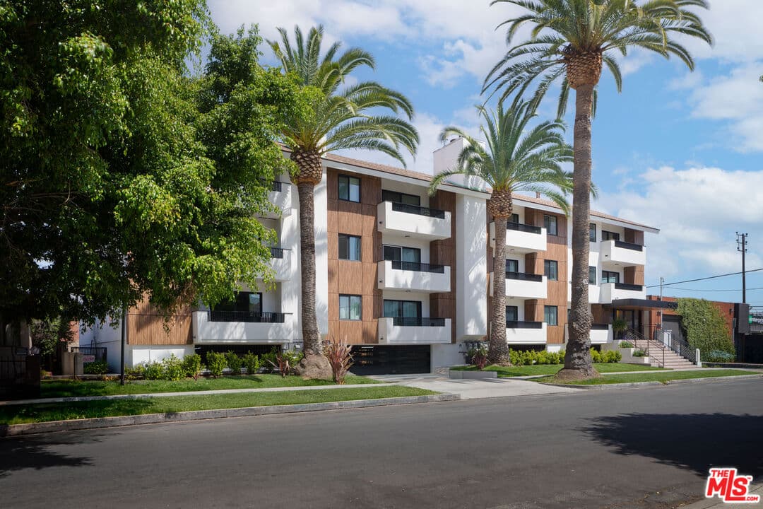 2 bd, 2 ba Apartment in Los Angeles, CA — $4,350/mo — photo 2
