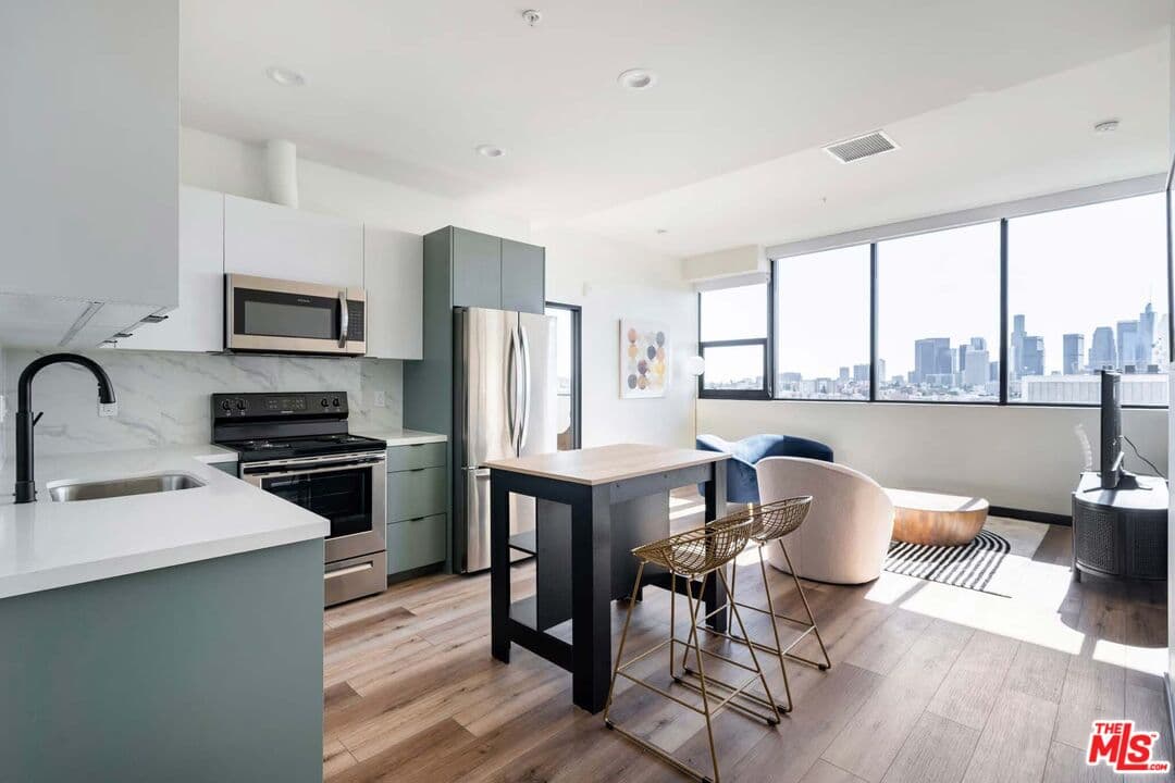 Studio, 1 ba Apartment in Los Angeles, CA — $1,737/mo — photo 1