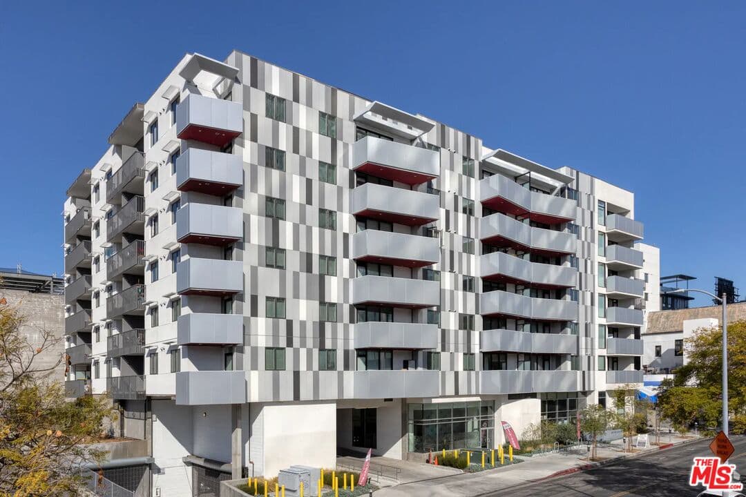 2BR Apartment in Los Angeles β $2,950/mo