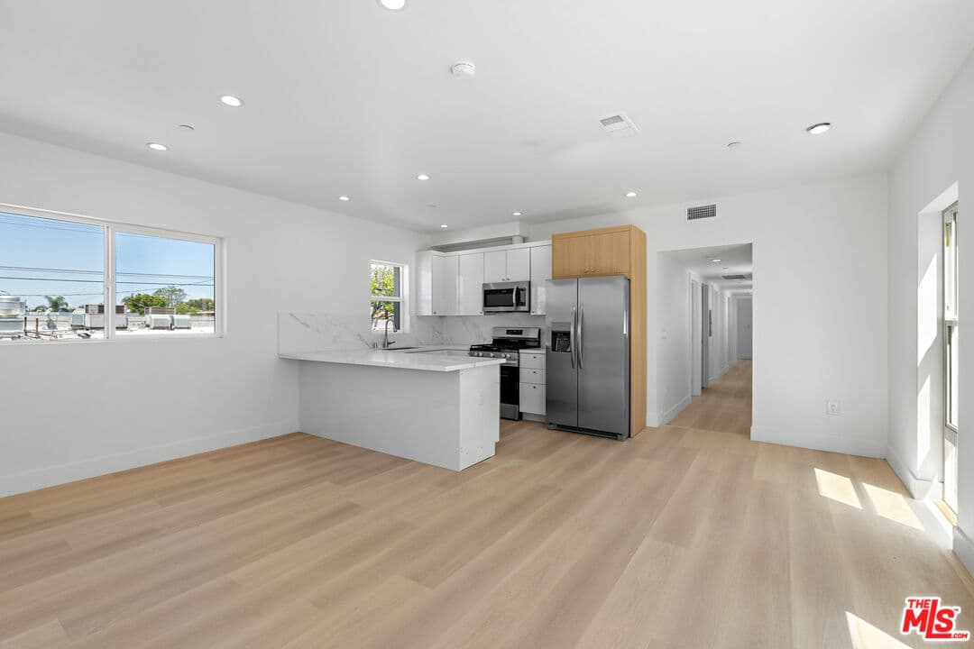 3 bd, 3 ba Townhouse in North Hollywood, CA — $3,395/mo — photo 1
