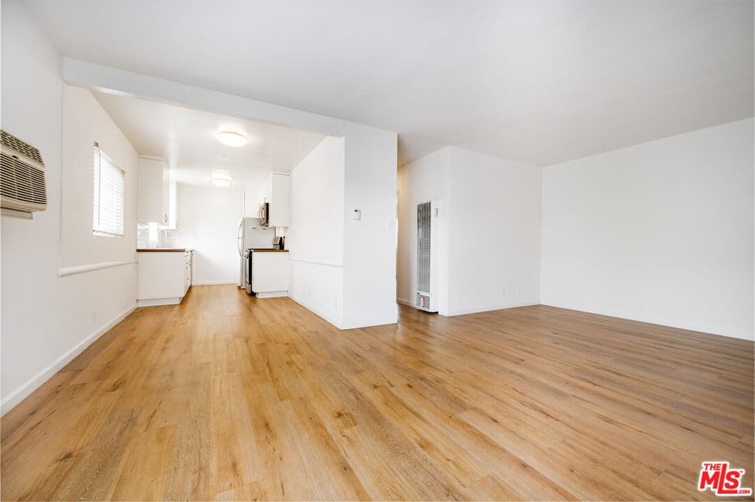 1BR Townhouse in Los Angeles β $2,100/mo