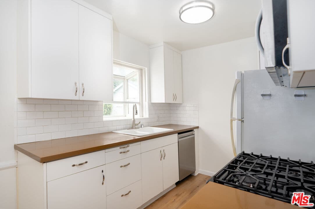 1 bd, 1 ba Townhouse in Los Angeles, CA — $2,100/mo — photo 2