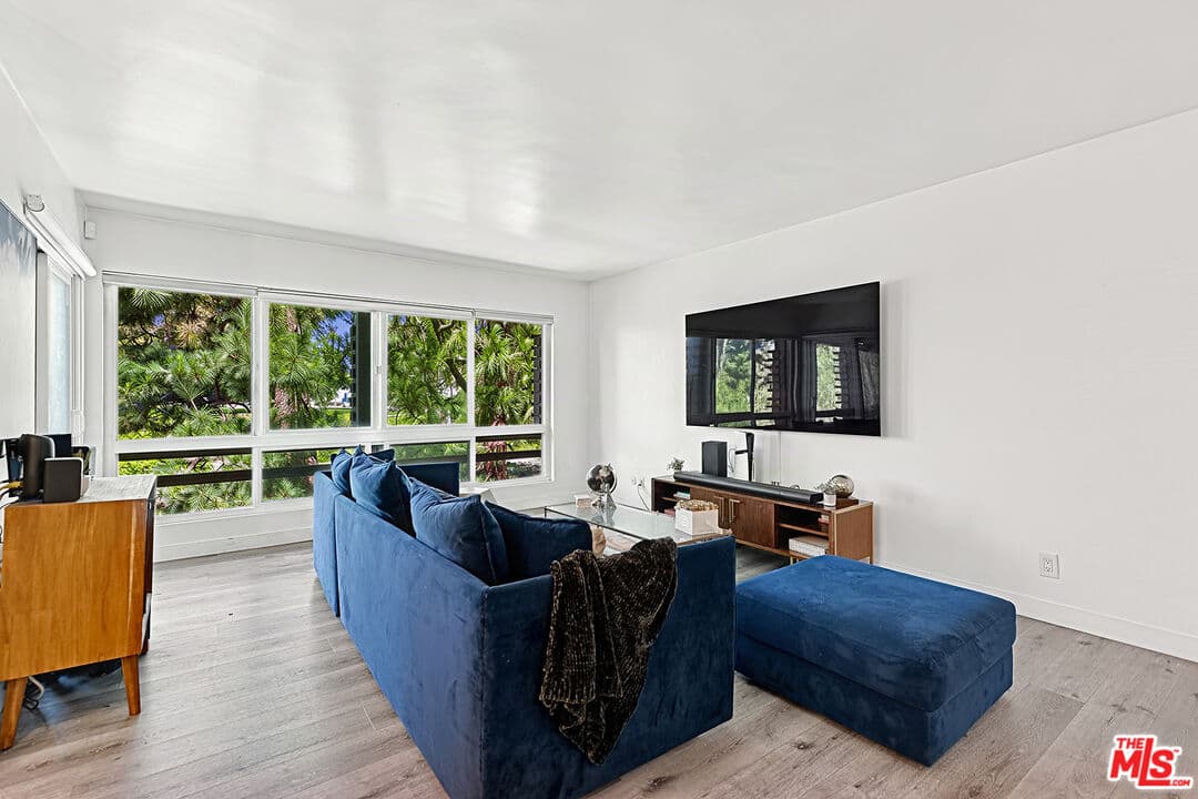 2 bd, 2 ba Condo in Culver City, CA — $3,575/mo — photo 2