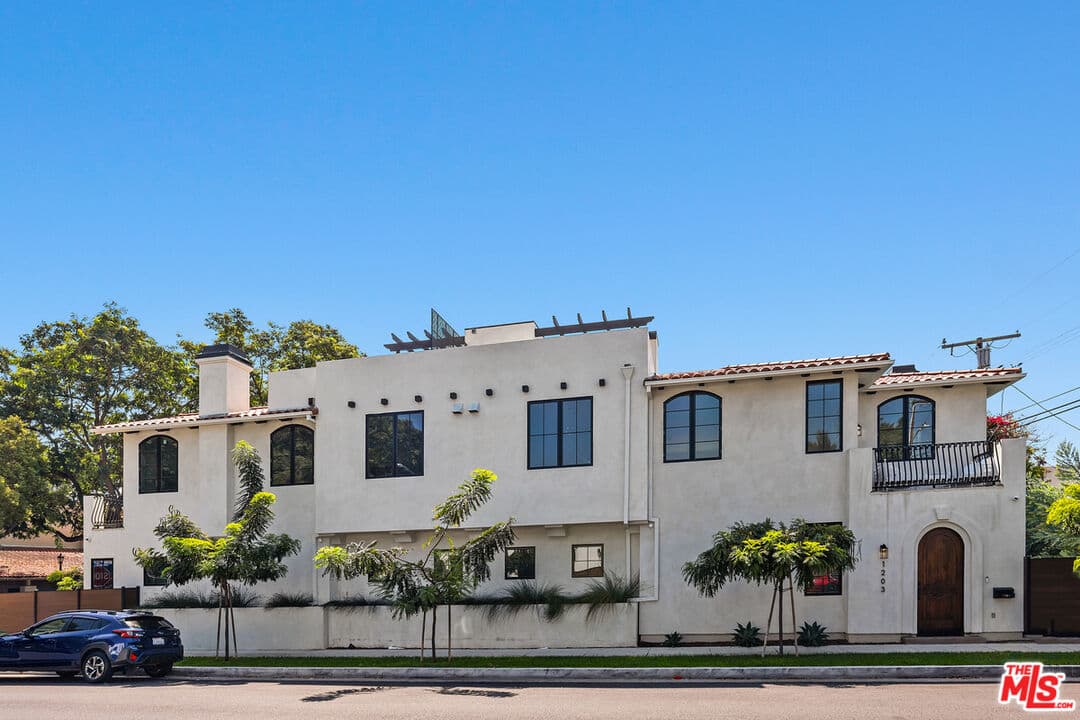 3 bd, 4 ba Townhouse in West Hollywood, CA — $9,500/mo — photo 2