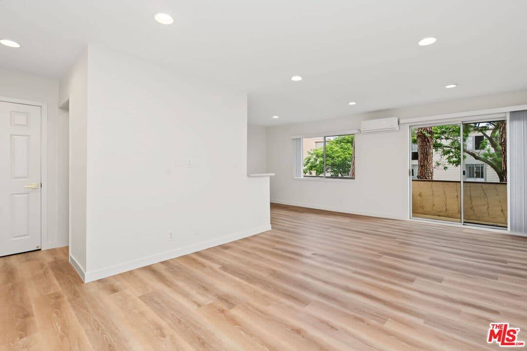 2 bd, 2 ba Condo in Los Angeles, CA — $3,600/mo — photo 2