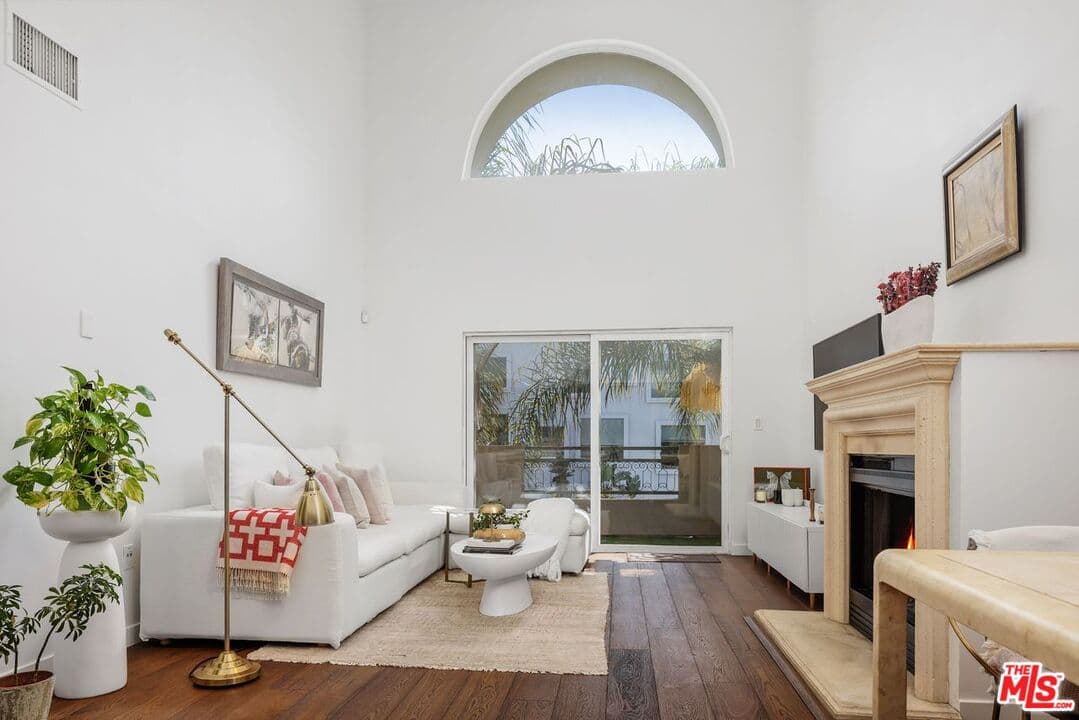 3BR Condo in Los Angeles β $5,000/mo