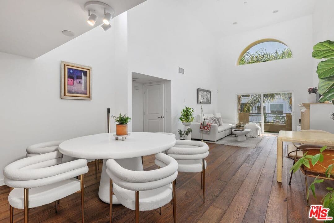 3 bd, 3 ba Condo in Los Angeles, CA — $5,000/mo — photo 2