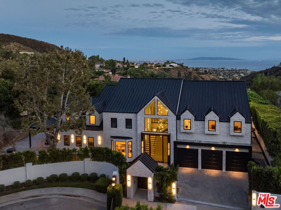7 bd, 8 ba House in Los Angeles, CA — $100,000/mo — photo 2