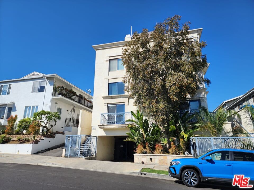 2 bd, 3 ba Condo in Los Angeles, CA — $5,195/mo — photo 1