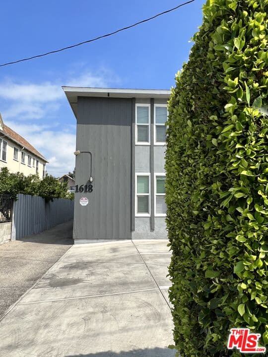 1 bd, 2 ba Apartment in Los Angeles, CA — $1,975/mo — photo 2