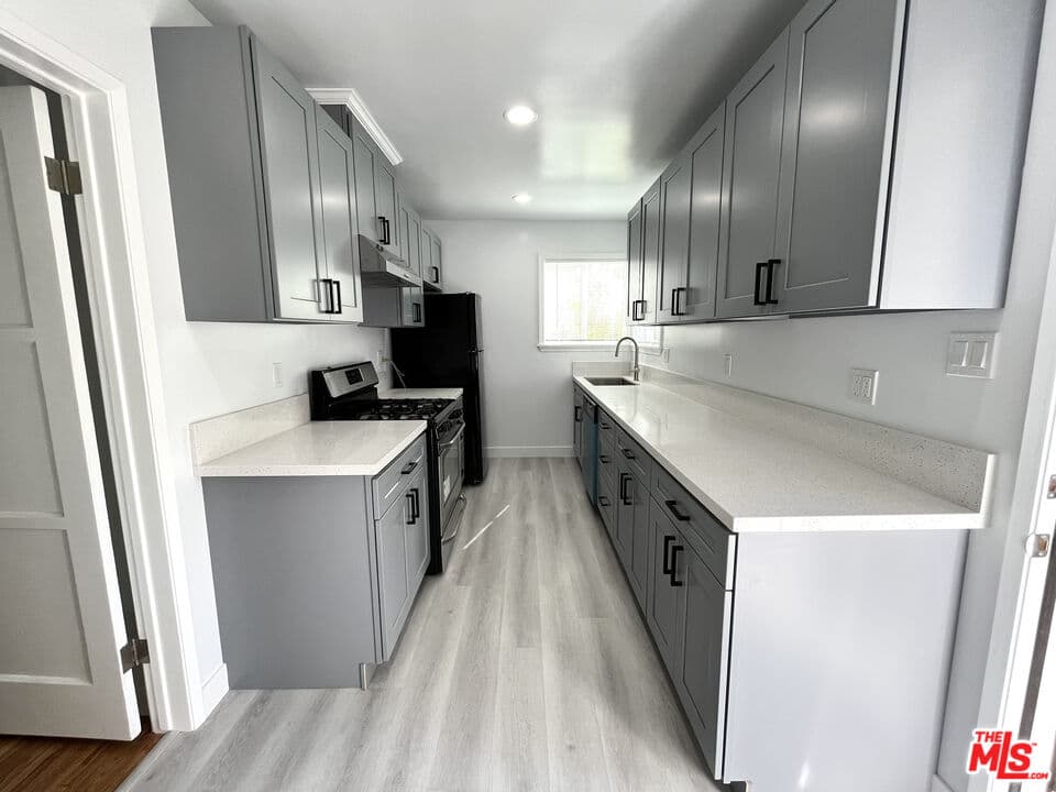 2 bd, 1 ba Apartment in Los Angeles, CA — $3,000/mo — photo 1