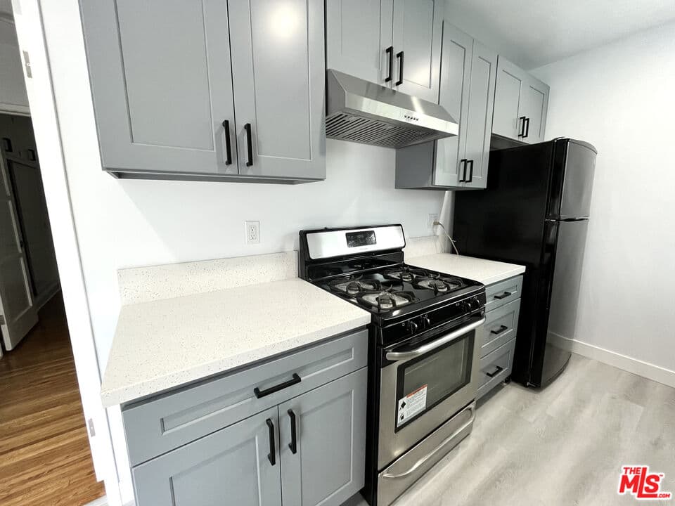 2 bd, 1 ba Apartment in Los Angeles, CA — $3,000/mo — photo 2