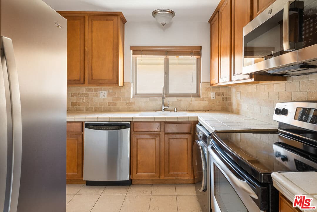 1 bd, 2 ba Condo in Los Angeles, CA — $3,650/mo — photo 2
