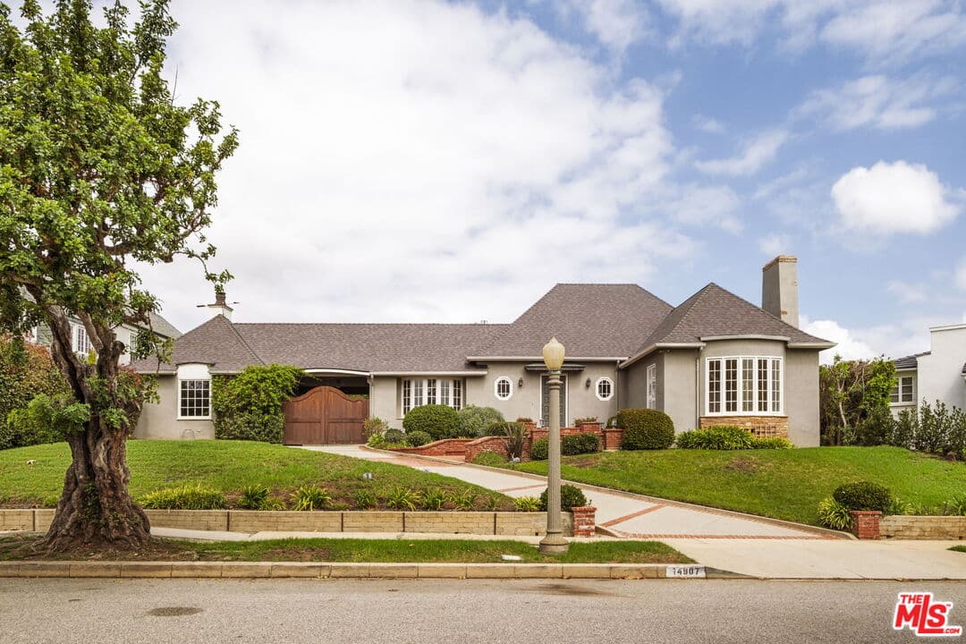 4 bd, 5 ba House in Los Angeles, CA — $15,000/mo — photo 1