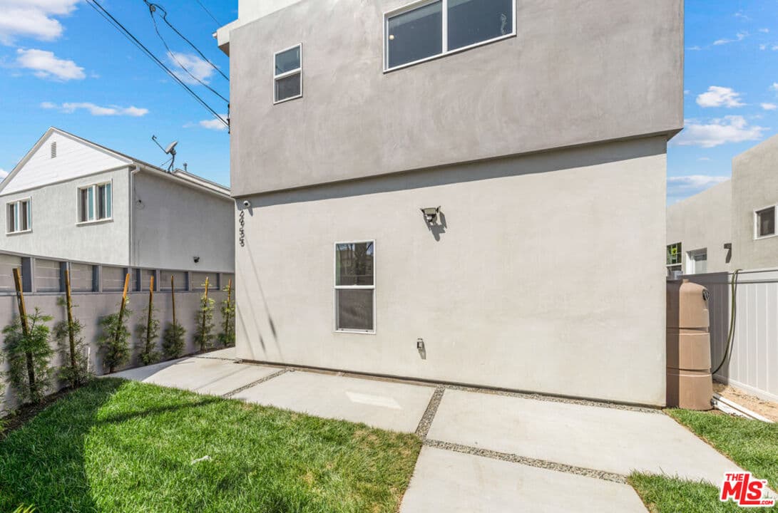 3 bd, 3 ba House in Los Angeles, CA — $5,000/mo — photo 2